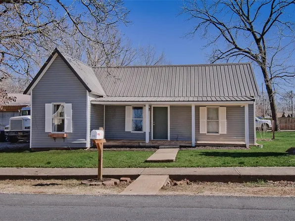 213 S Neal St, Prairie Grove, AR 72753
