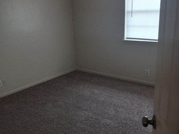 2nd image of 812 Ticonderoga Dr APT B