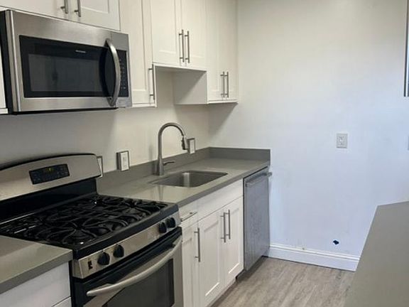 Kitchen view 1, Full kitchen for those who love to cook. Microwave, stove, oven and refrigerator included.