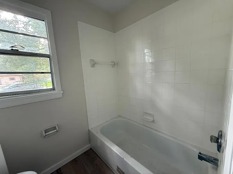 7523 Ridgeway Rd N — Photo 6