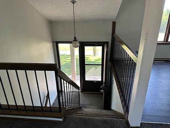 5th image of 112731 Hundertmark Rd