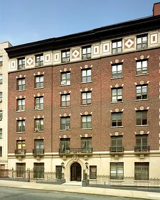 Rented by Metropolitan Equities | media 21