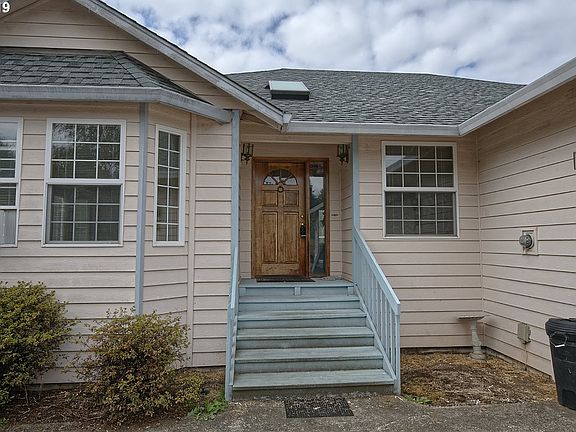 4th image of 18410 NE 189th Ct