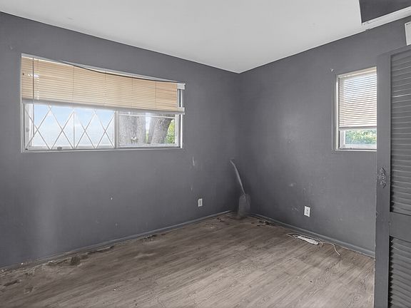 5th image of 3610 Decamp Dr