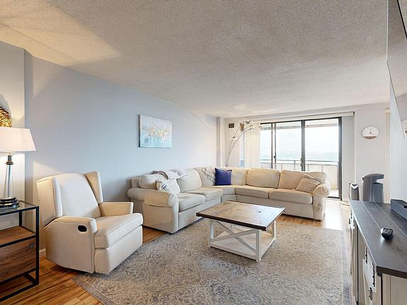 4th image of 250 S Reynolds St APT 1410