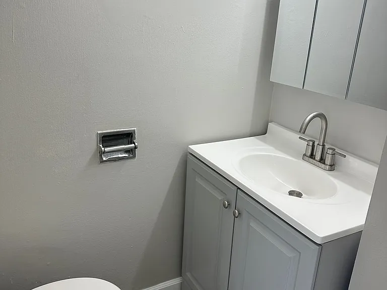 1721 E Roosevelt Rd #2 — Photo 16