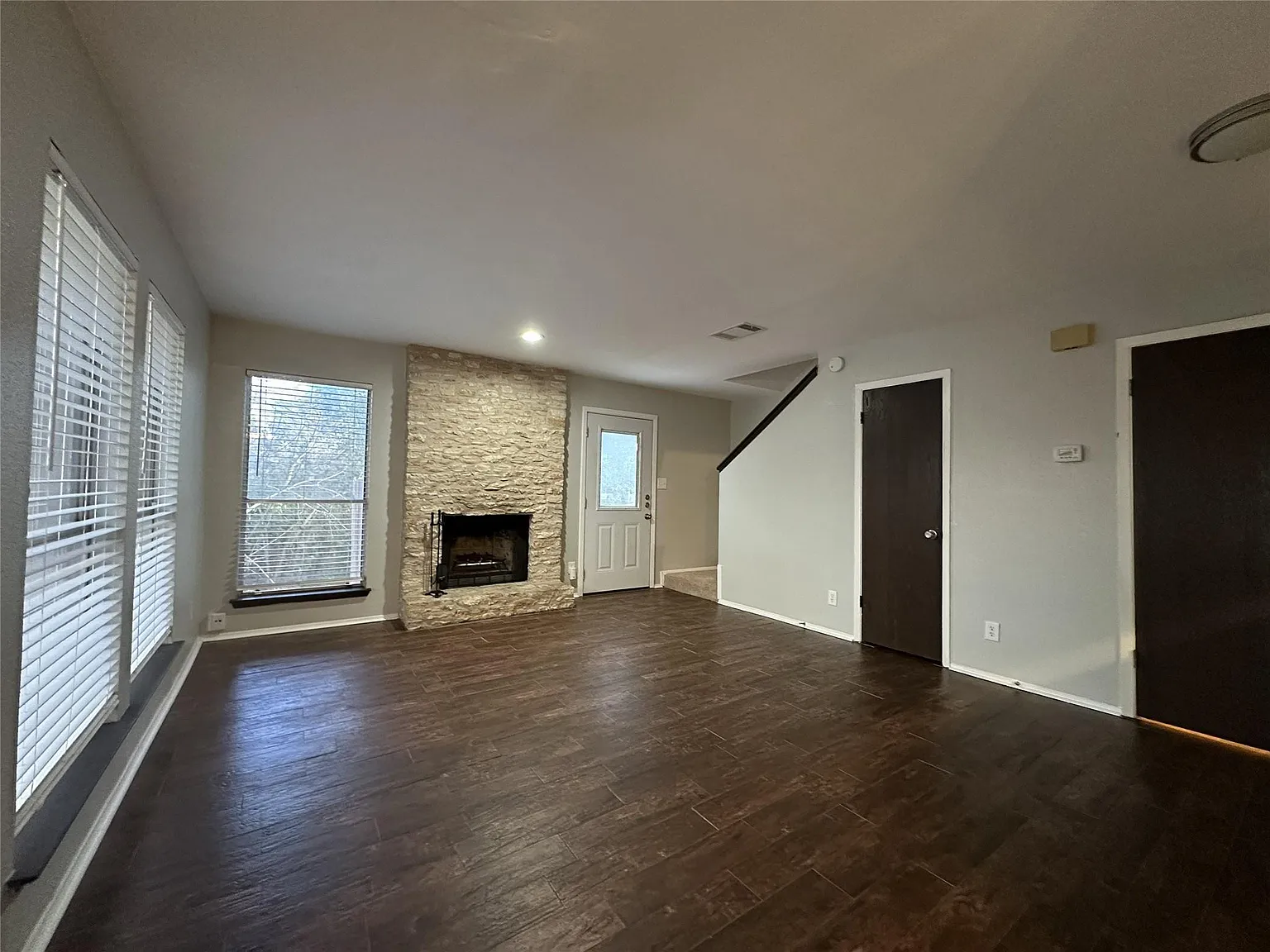 2 bed, 1.5 bath, 987 sqft, $1,695 — Photo 2