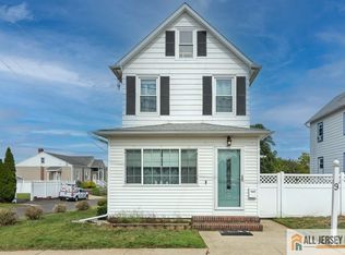 9 Idlewild Ave, Sayreville, NJ 08872