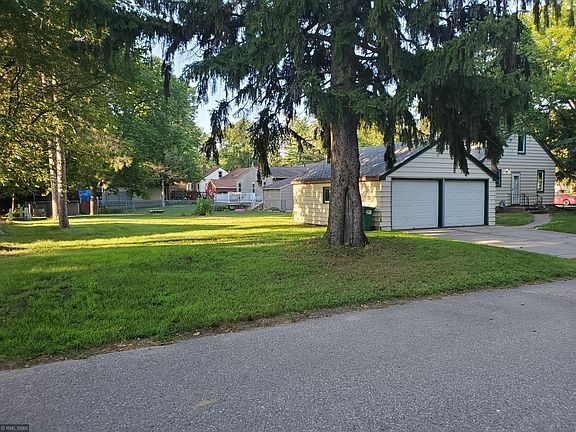 3rd image of 122 S Fuller Ave