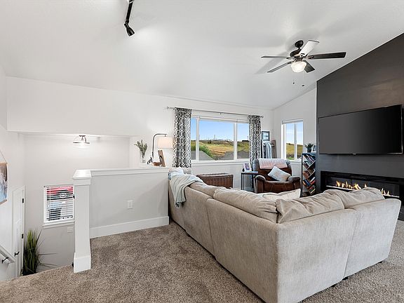 3rd image of 9030 Snapdragon Dr