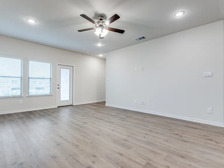 240 Kistler Dr — Photo 4