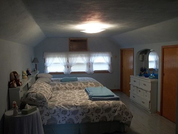 5th image of 204 W Lafayette St