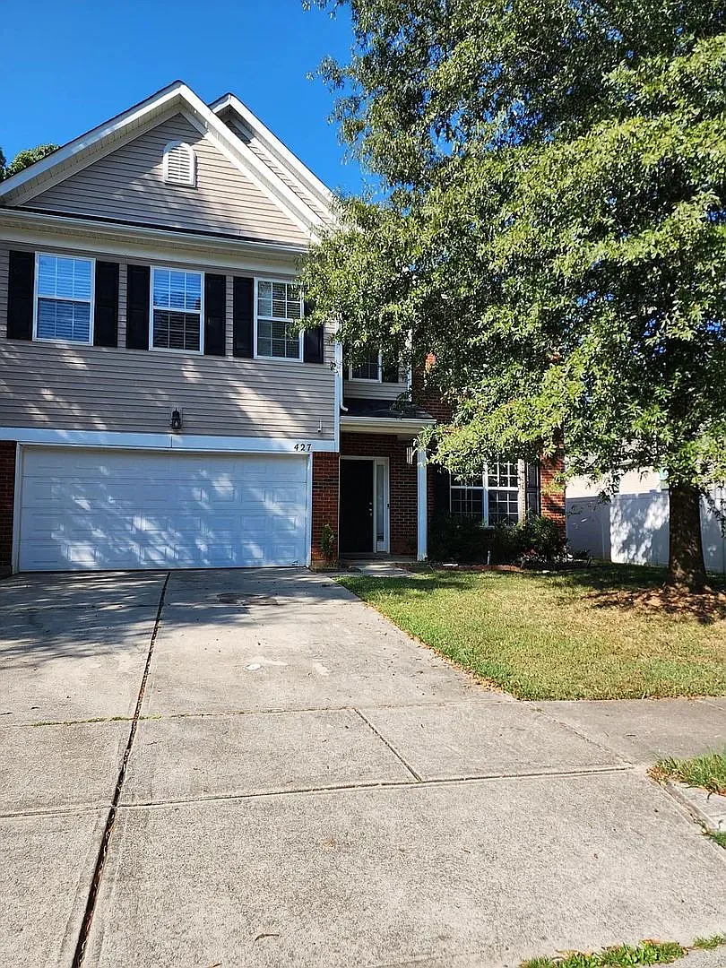 Room in 4 Bedroom Home in Charlotte — Photo 1