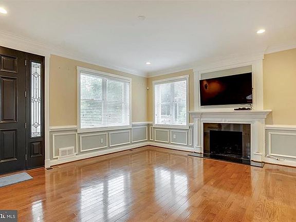 5th image of 7406 Valleycrest Blvd