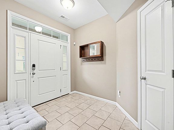 3rd image of 2733 S Spurway Dr