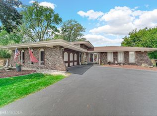 18820 W Louise Dr, Lansing, IL 60438