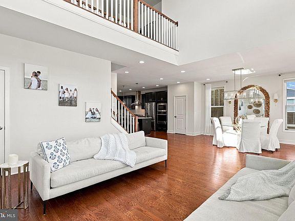 4th image of 1010 Coubertin Dr SE