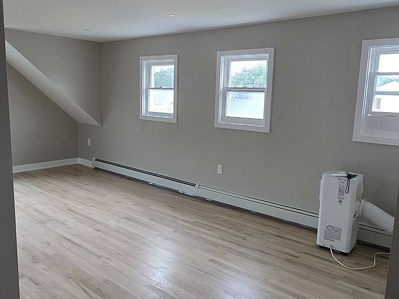 4th image of 420 Marengo St Floor 2