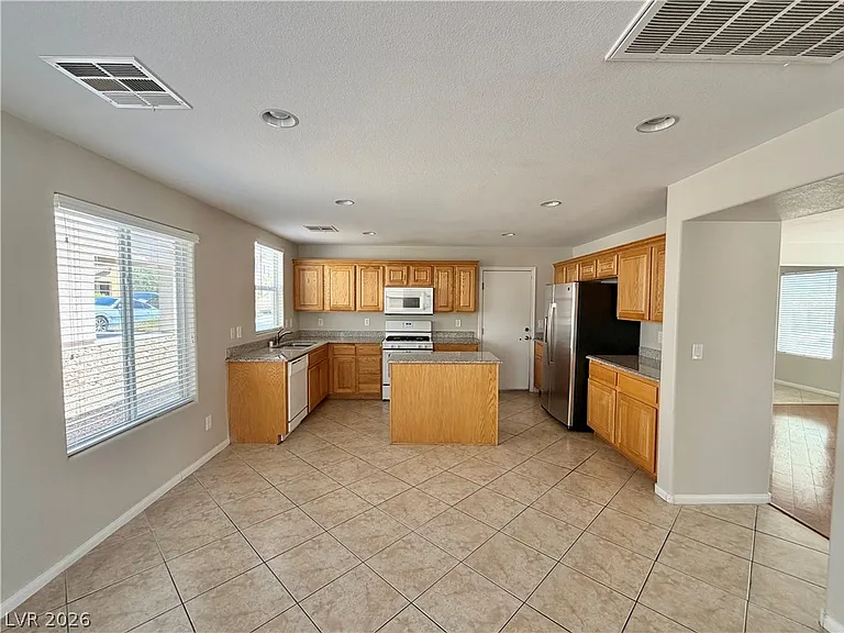 6435 Sean Creek St — Photo 6