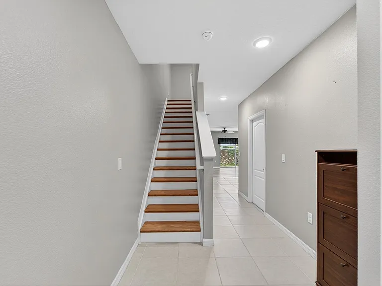 3842 Hampstead Ln — Photo 6