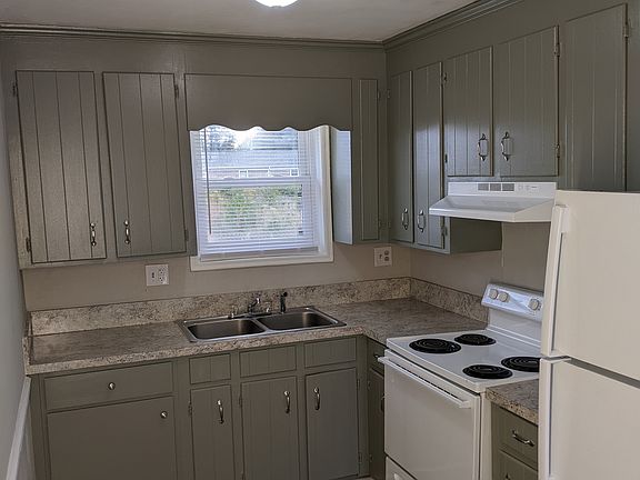 2nd image of 4137 Sunset Ave APT 3