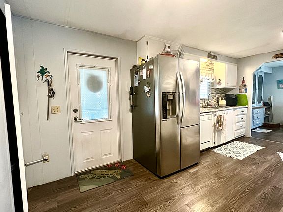 4th image of 339 Colony Dr N