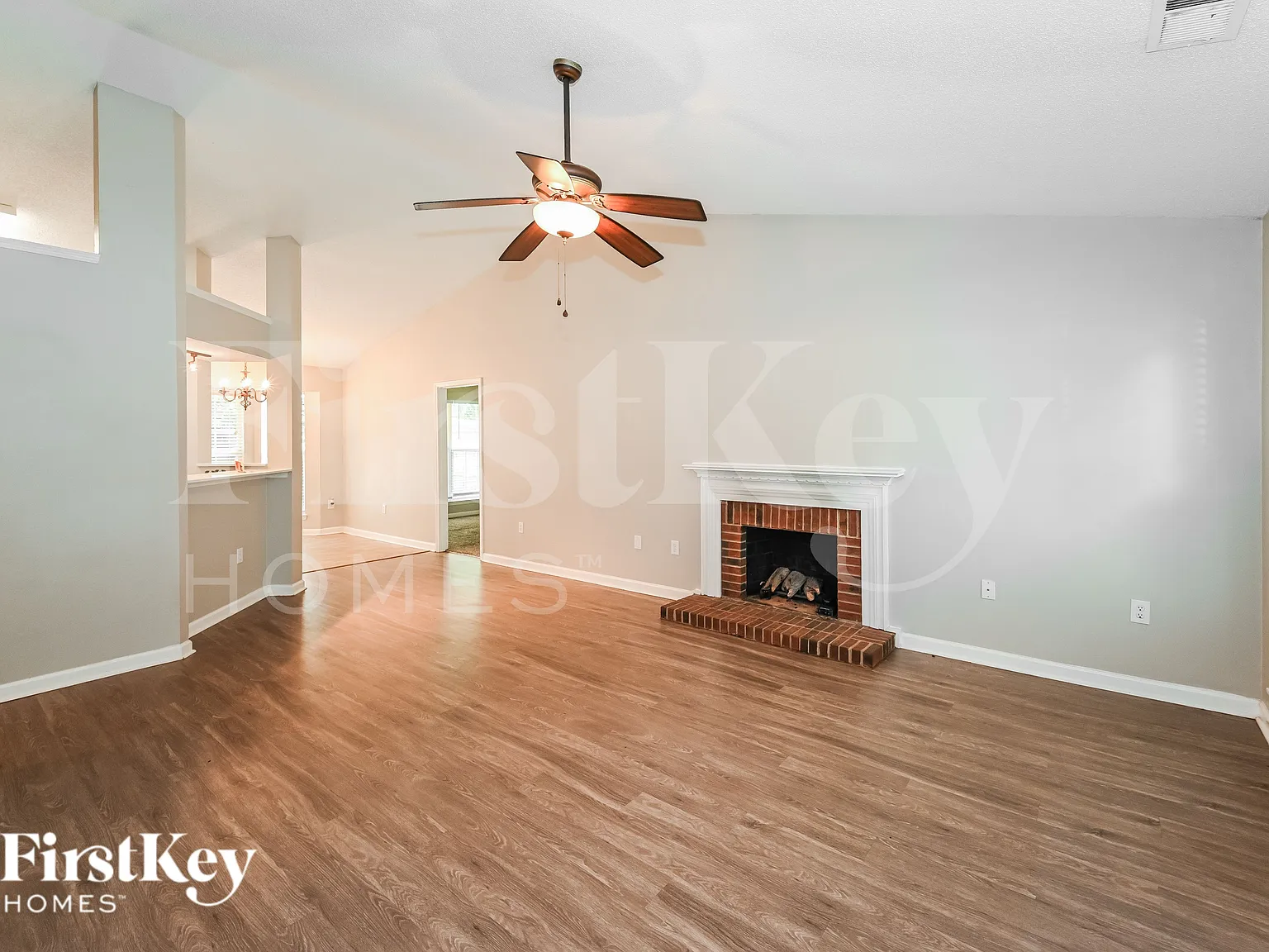 3 bed, 2.0 bath, 1358 sqft, $1,905 — Photo 3