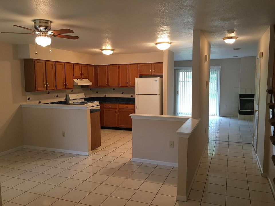 1st image of 22 Remington Dr APT 3