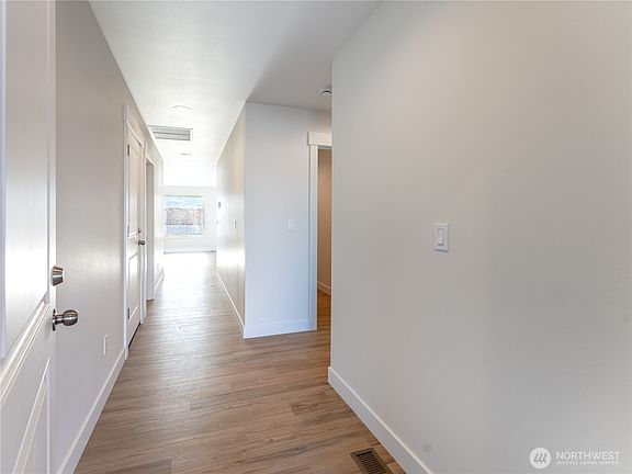 5th image of 2456 2nd Street SE