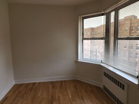 4th image of 141-30 Pershing Cres #5R