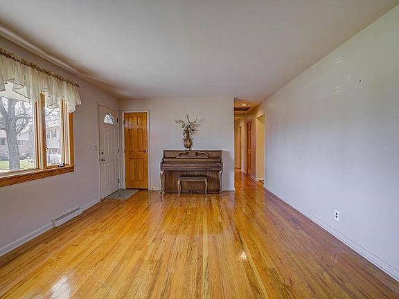 3rd image of 5382 Dee Alva Dr