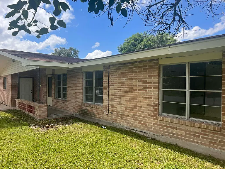 2407 E Washington Ave — Photo 13