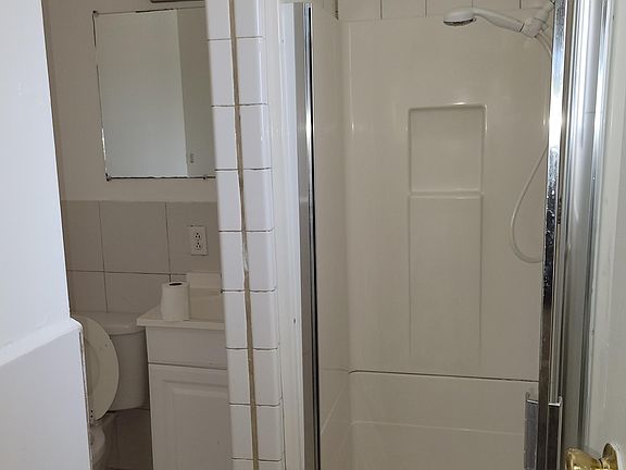 3rd image of 846 Sheridan St