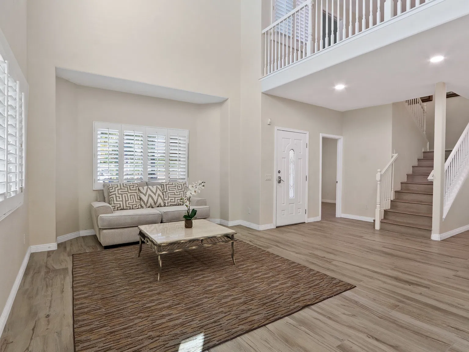 5 bed, 2600 sqft, $4,600 — Photo 3