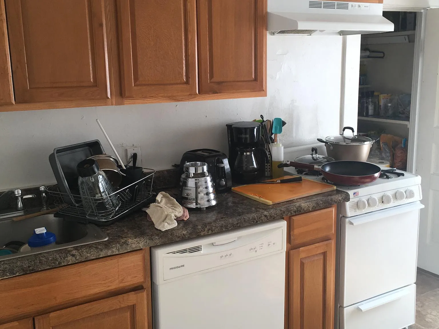 6 bed, 2800 sqft, $3,750 — Photo 3
