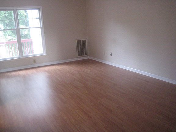 5th image of 16 Astor Ct