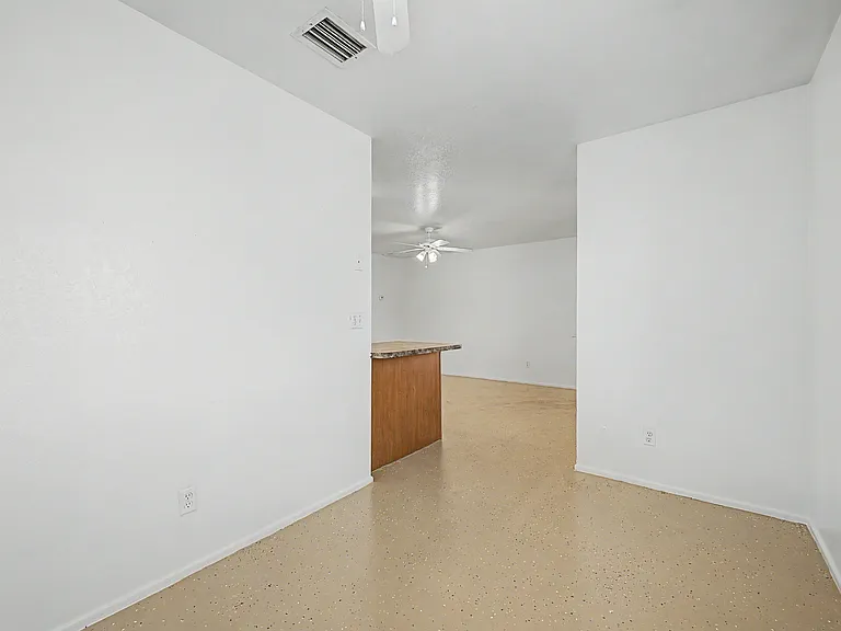 386 E Calle Arizona — Photo 11
