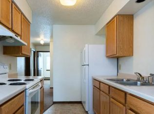 956 Meadows Dr, Dickinson, ND 58601