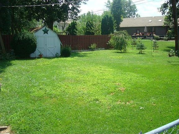 2nd image of 3701 Sheldon Pl