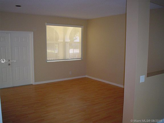 4th image of 4390 Foxtail Ln