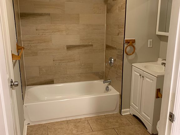 4th image of 63 Park Ave #211