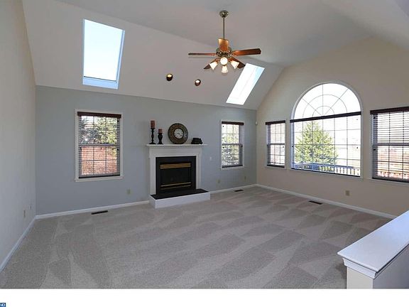 5th image of 5 Woodsview Dr