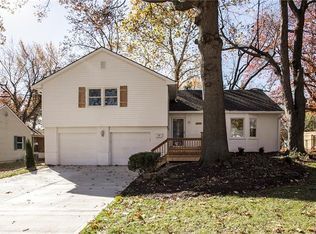 8814 Newton Dr, Overland Park, KS 66212