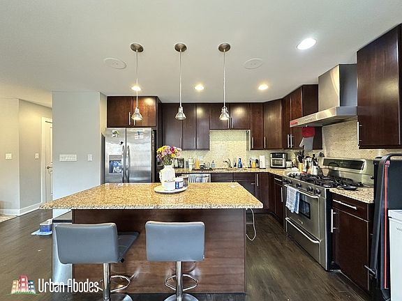 4th image of 907 N Damen St #307