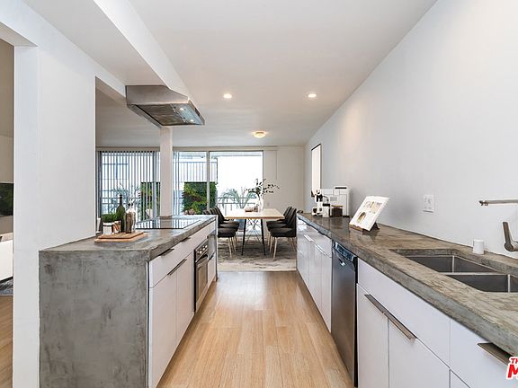 5th image of 7270 Hillside Ave Unit 306