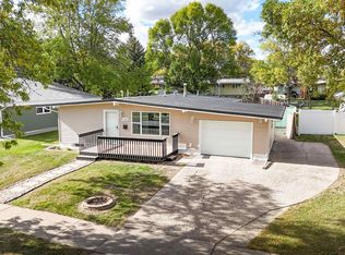 120 28th St SW, Minot, ND 58701