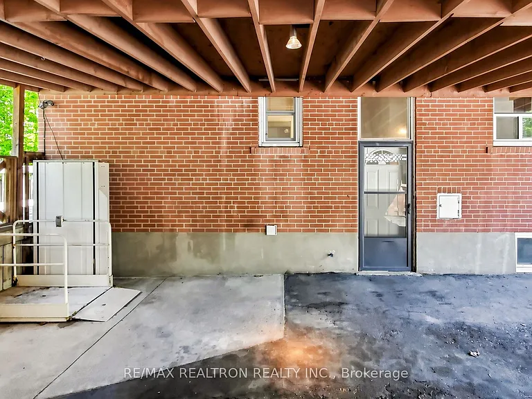 398 Connaught Ave — Photo 7