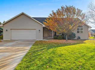 2901 Flowering Peach Dr, Green Bay, WI 54313