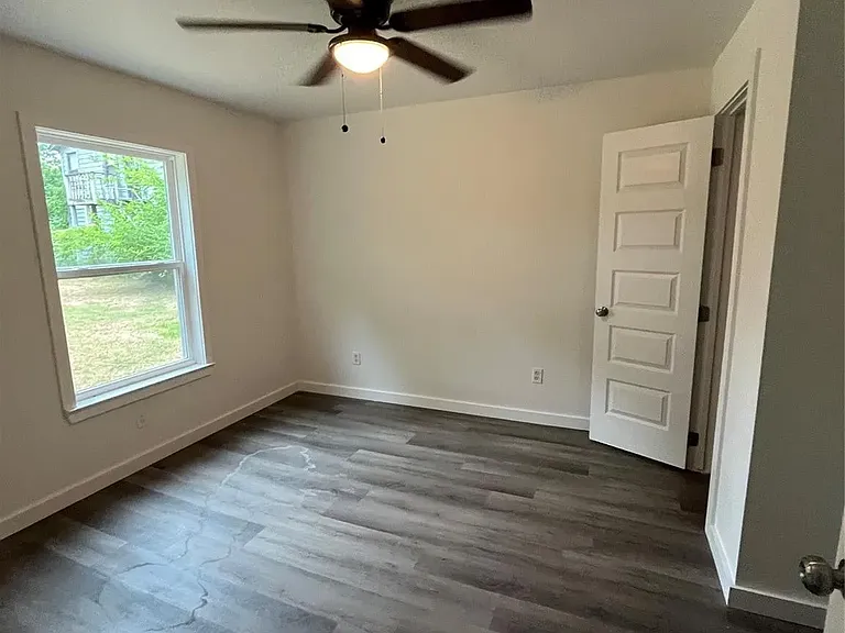 3522 Kenilworth St — Photo 6