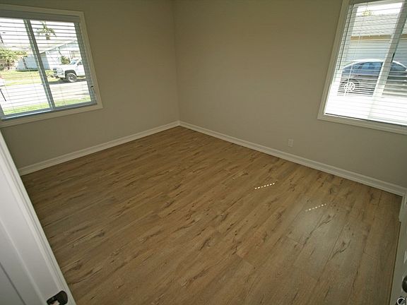 4th image of 811 S Roanne St